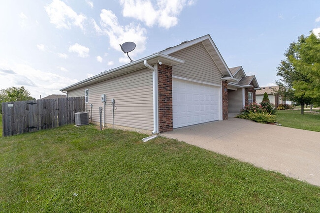 Building Photo - 4207 Black Tail Dr