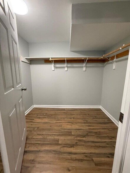 Building Photo - 1112 Chaplin St SE