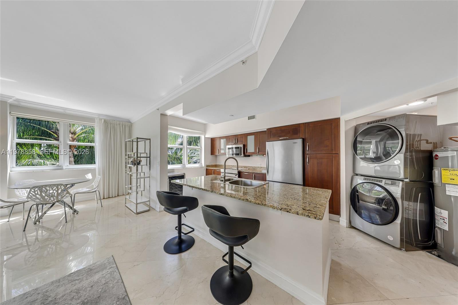 Building Photo - 20000 E Country Club Dr