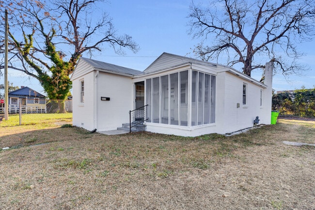 Building Photo - 211 Lawson St