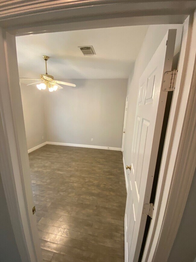 Building Photo - 1803 Red Bud Ln