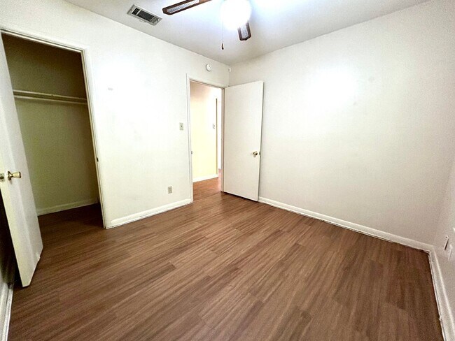 Building Photo - 607 Bellevue Pl