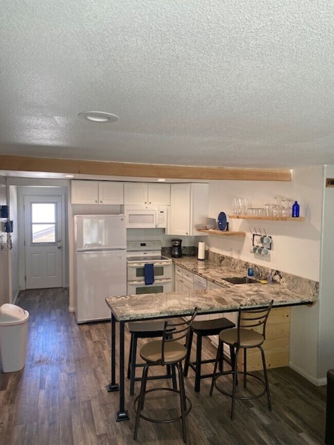 Building Photo - WRIGHTWOOD HOME