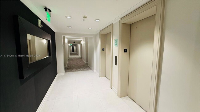Building Photo - 2665 SW 37th Ave