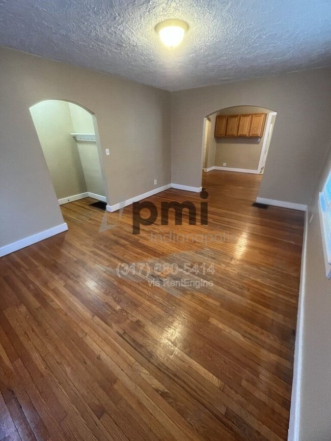 Building Photo - 1425 W Washington St