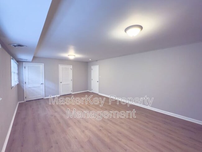 Building Photo - 544 Ellynn Dr