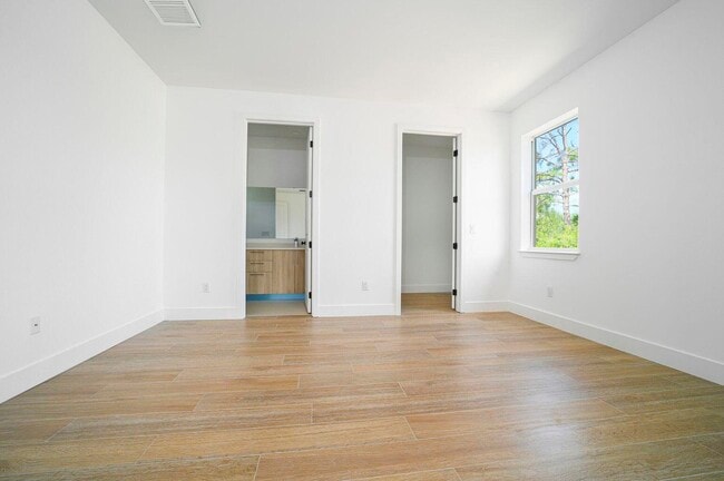 Building Photo - 15245 Brainbridge Cir