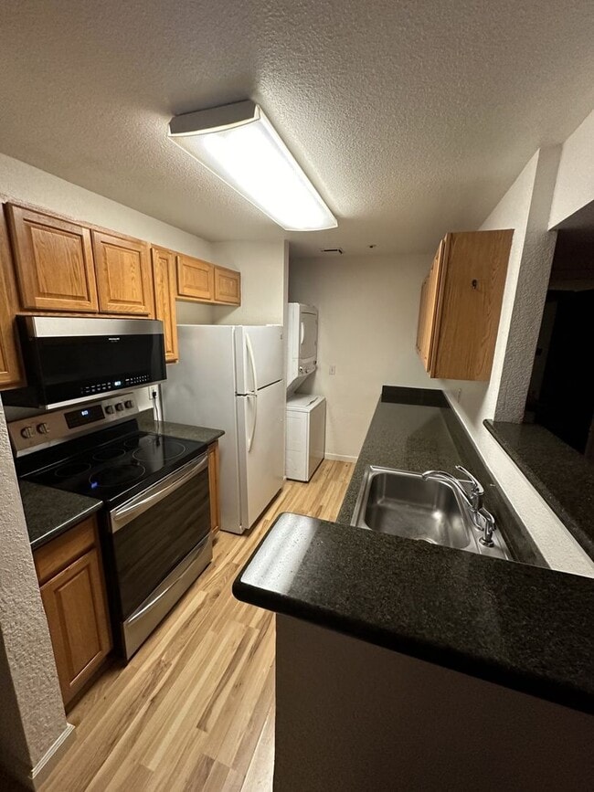 Building Photo - Fabulous Updated and Spacious 2 bd 2 bath Condo in superb area in Concord!