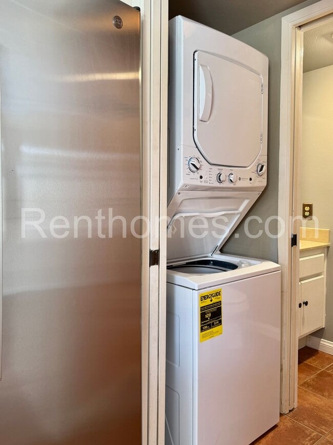 Building Photo - 7679 Stalmer St