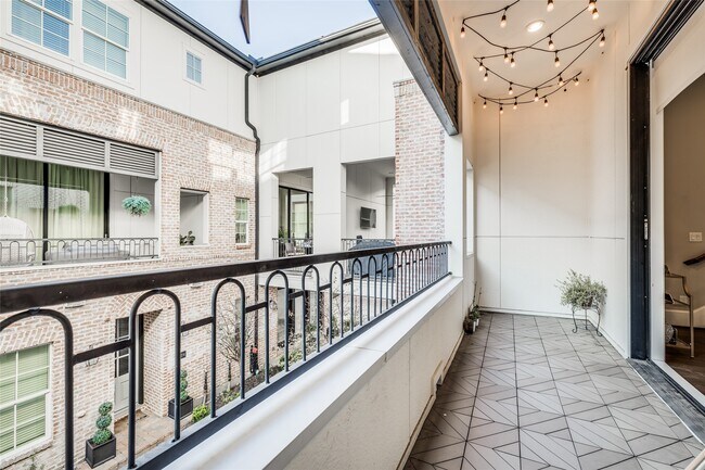 Building Photo - 6056 Kansas St