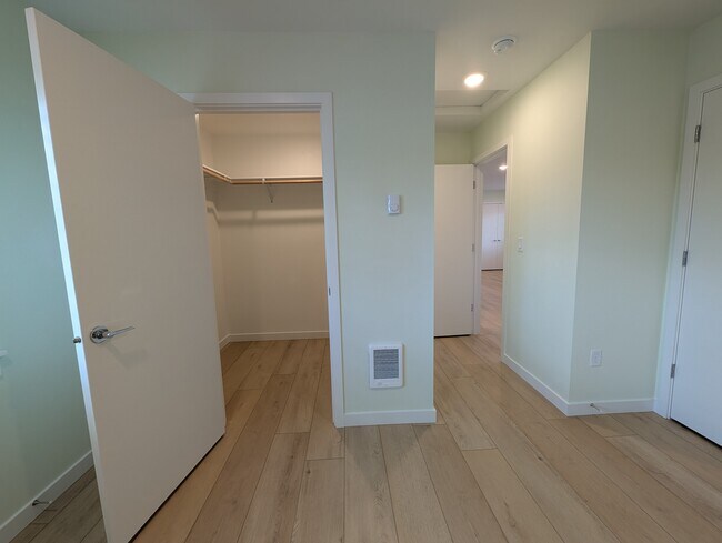 Building Photo - 2414 N Stevens St
