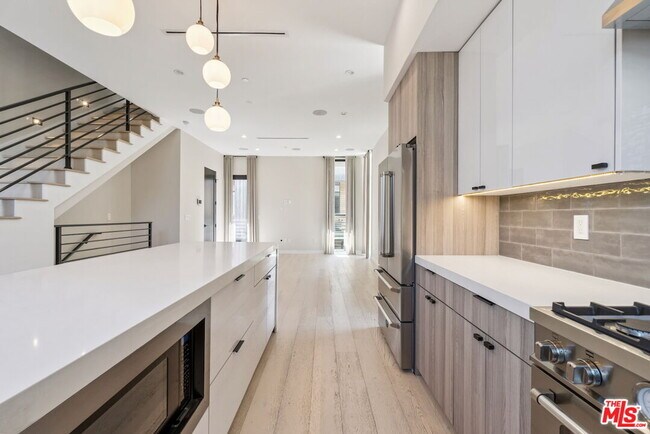 Building Photo - 4429 Tujunga Ave