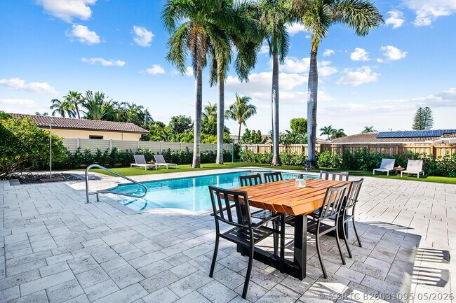 Building Photo - 4761 Bayview Dr
