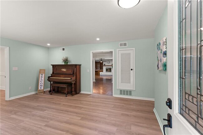 Building Photo - 3120 Willow Ave