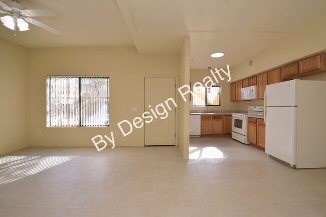 Building Photo - Newly Updated 3 Bed 2 Bath Townhome in Gated Central Tucson Community with Mountain Views