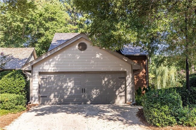Building Photo - 2690 Camden Glen Ct