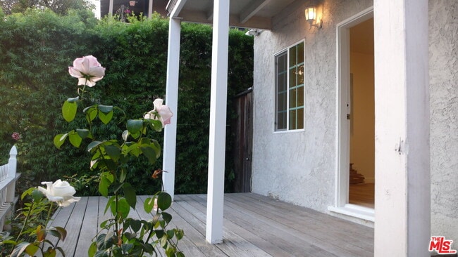 Building Photo - 252 Hampton Dr