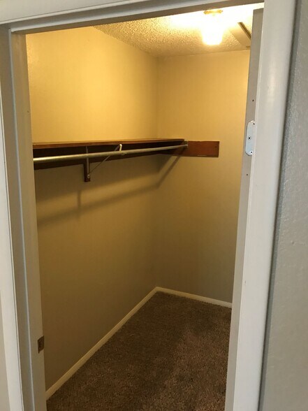 Building Photo - 830 Hardy Springs Cir