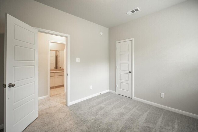 Building Photo - 21449 Kings Guild Ln