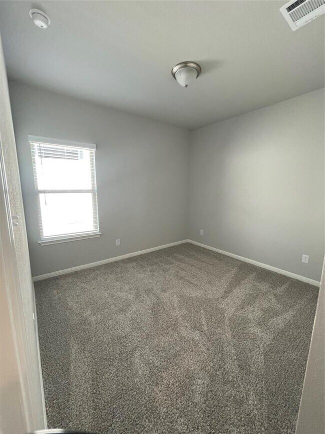 Building Photo - 125 Unforgiven Ln