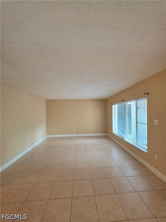 Building Photo - 1830 Maravilla Ave