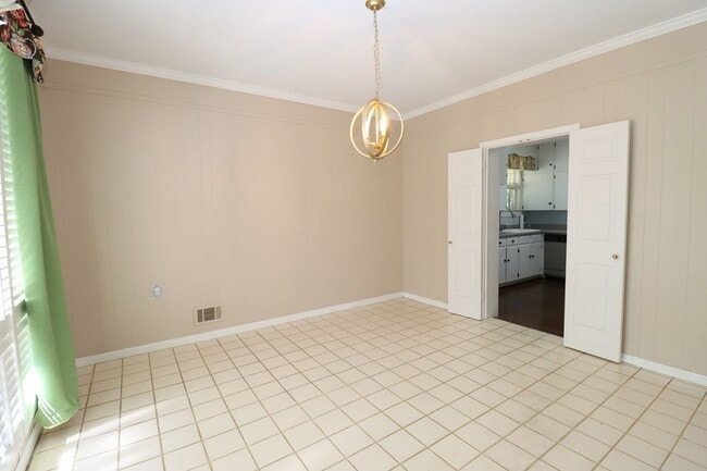 Building Photo - Charming 3 Bedroom, 2 Bath Brick Bungalow ...