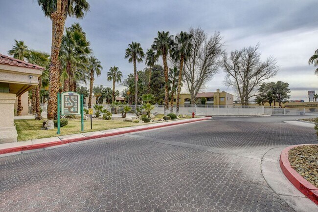 Building Photo - Charming 2 Bed 2 Bath!