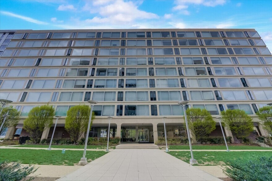 Building Photo - 1101 3rd St SW