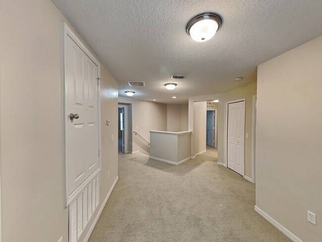 Building Photo - 11843 Verrazano Dr