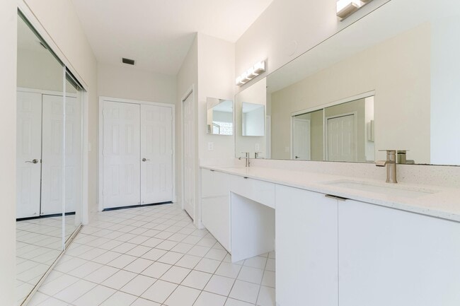 Building Photo - 12630 Torbay Dr