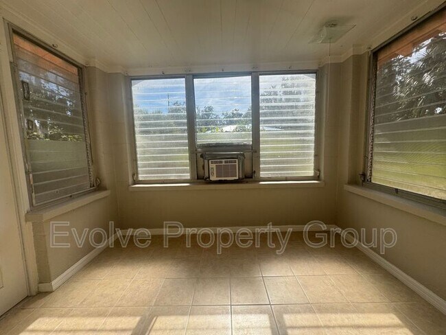 Building Photo - 710 N Grove St