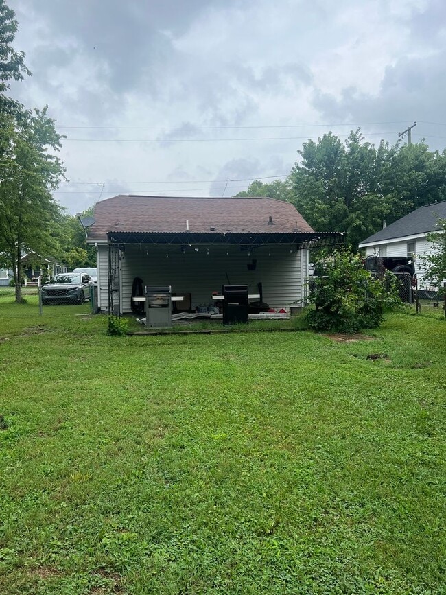 Building Photo - Charming 2 Bed/ 1 Bath home in Madison wit...