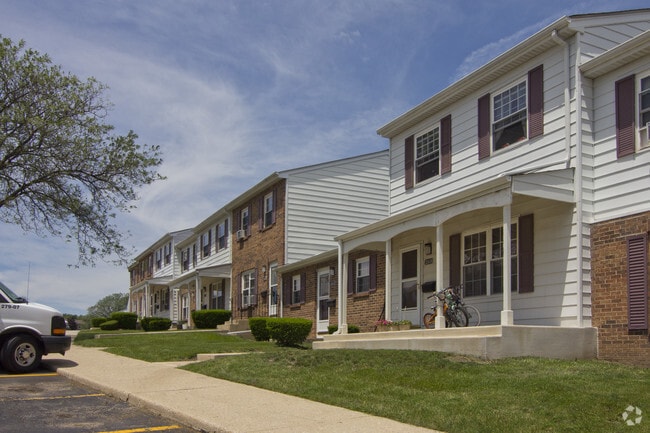 Building Photo - Crestwood of Elgin