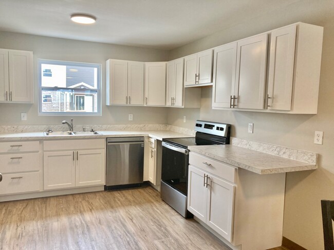Building Photo - 435 7th St