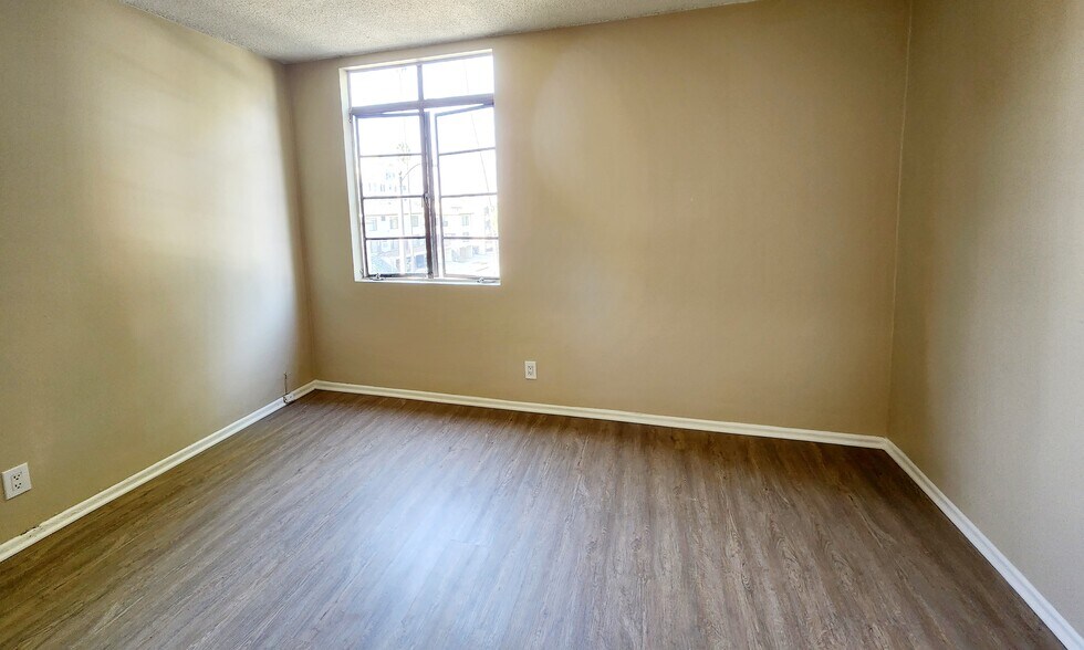 Building Photo - 456 S Harvard Blvd