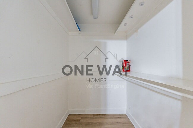 Building Photo - 745 E Pierce St