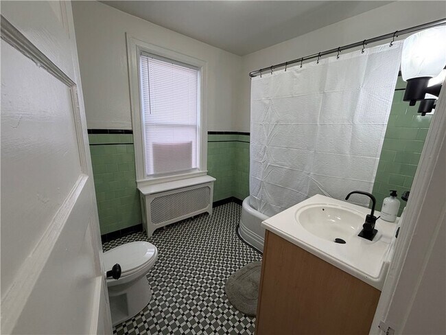 Building Photo - 532 Post Rd