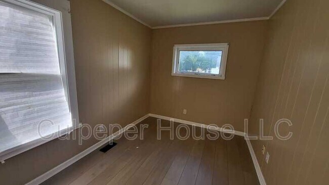 Building Photo - 2320 Mellwood Ave