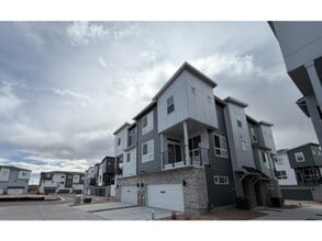 Building Photo - 10648 Eulcase Hts