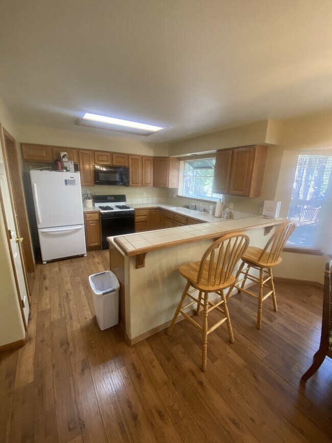Building Photo - 1728 Mohican Dr