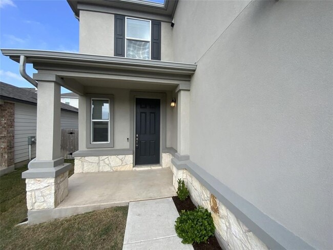 Building Photo - 908 Solitude Dr