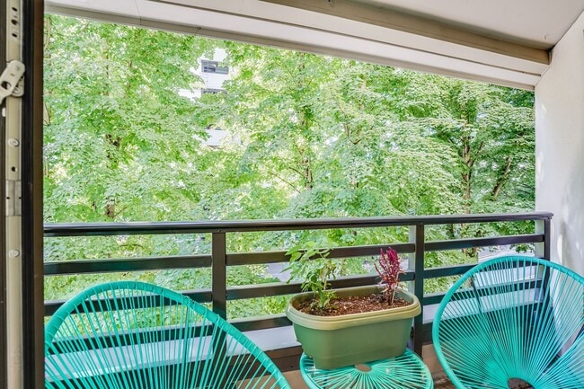 Building Photo - Beautiful 2 Bed, 2 Bath Rental Condo in Portland Goose Hollow neighborhood!