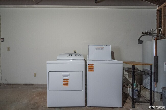 Building Photo - Spacious 3 Bed 2Bath SFM Pets Negotiable- WEST LOCH ESTATES - $3950/month