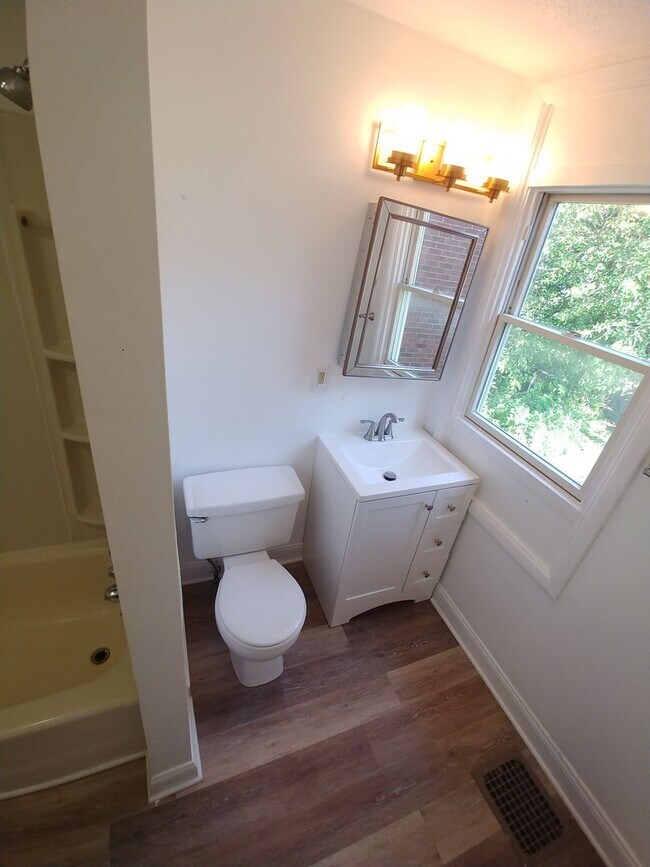 Building Photo - Updated Rental - Allentown