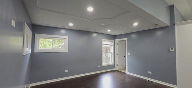 Building Photo - 15407 Kenton Ave