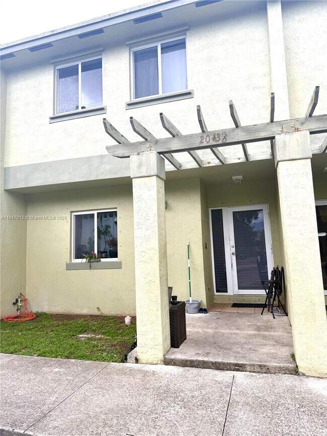 Primary Photo - 20439 NW 15th Ave