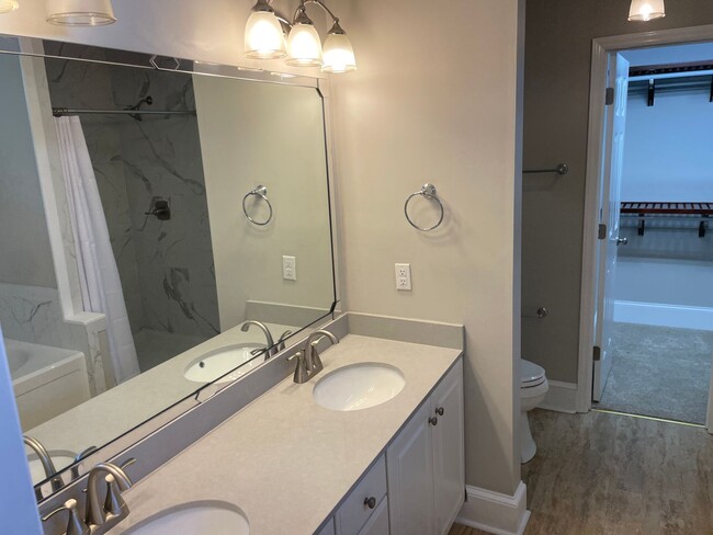 Building Photo - 4 Bed | 3 Bath Home with 1st-Floor Primary...