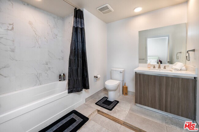 Building Photo - 1070 S Bedford St