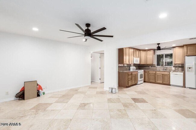 Building Photo - 7544 E Kimsey Ln