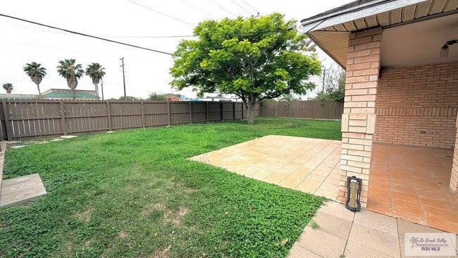Building Photo - 1587 Pinion Dr